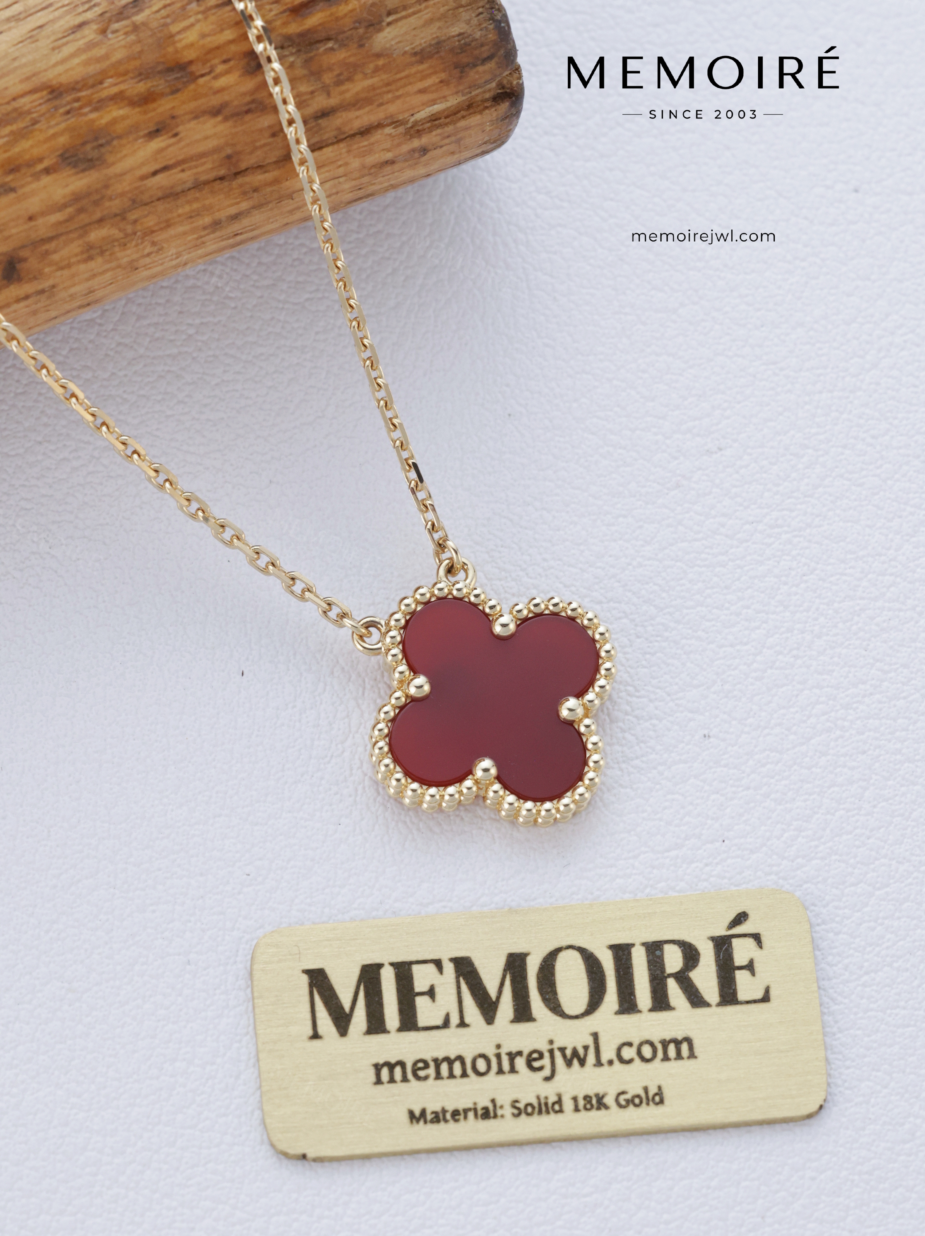 MEMOIRÉ 18K Yellow Gold Carnelian Single Flower Necklace